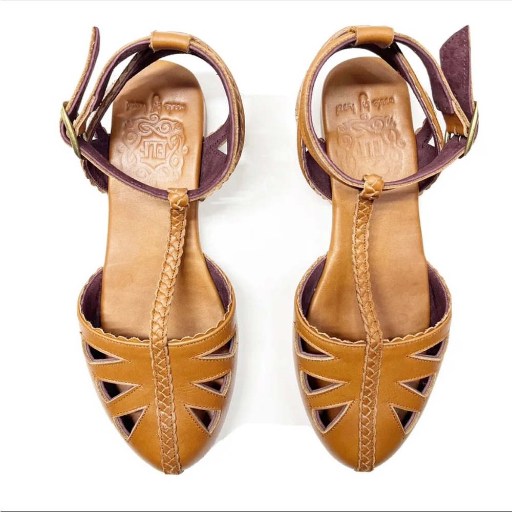 Elf Made By Hand Bounty T-strap Vintage Camel Leather Sandal Flats Size 8